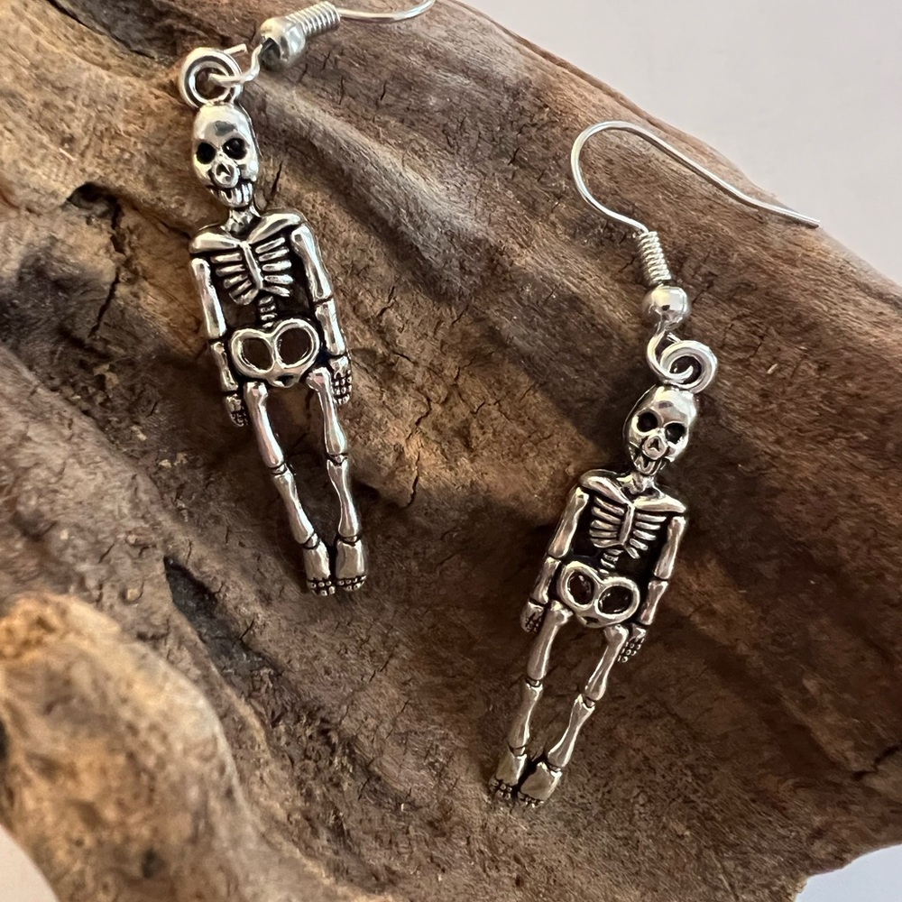 NWOT Silver Skeleton Halloween Dangle Earrings